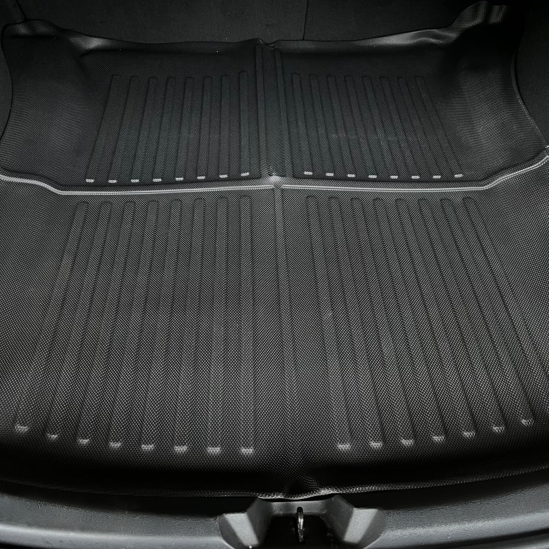 Model 3 – Bagasjeromsmatte 2019-2023 – montert