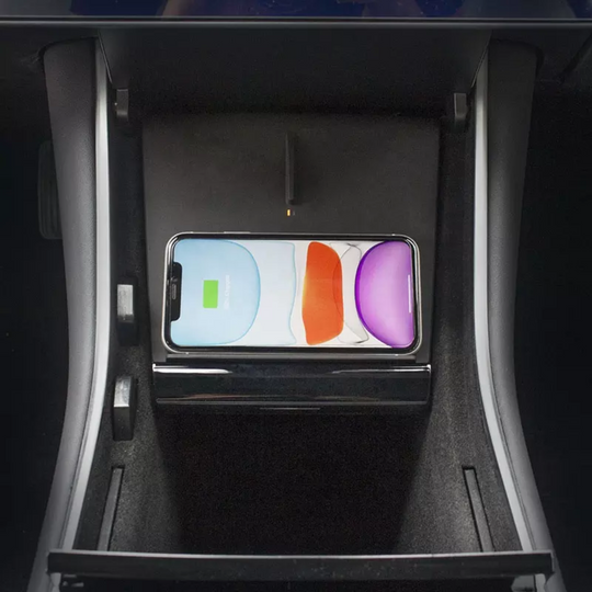 Trådløs ladebrikke Tesla Model 3 montert